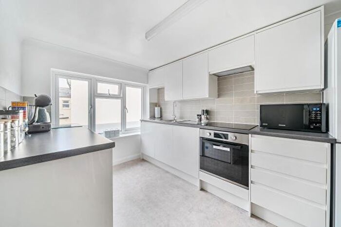 2 Bedroom Maisonette For Sale In Bloomfield Road, Kingston Upon Thames, KT1