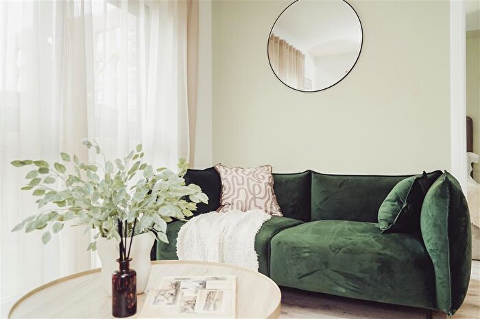 2 Bedroom Apartment To Rent In Walton House, DE1