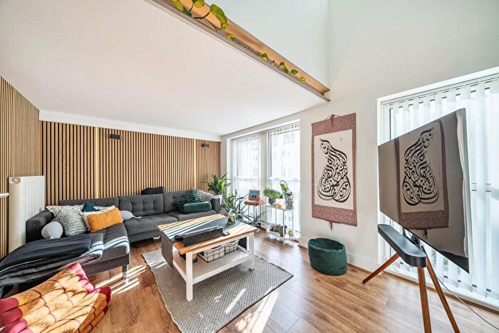 2 Bedroom Flat To Rent In Cadogan Road, Woolwich Riverside, London, SE18