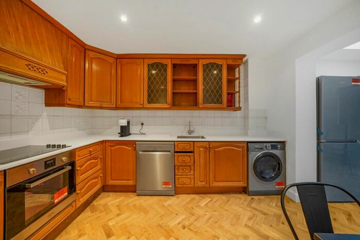 6 Bedroom Town House To Rent In Brick Lane, Shoreditch, E2