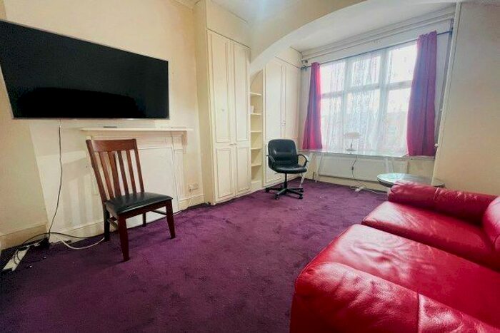 1 Bedroom Flat To Rent In Kilmartin Avenue, London, SW16