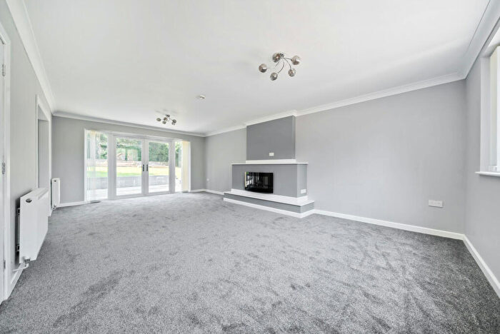 4 Bedroom Detached House To Rent In Seven Hills Close, Walton-On-Thames, KT12