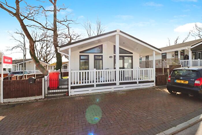 2 Bedroom Mobile Home For Sale In Mapleridge Lane, Yate, Bristol, Gloucestershire, BS37