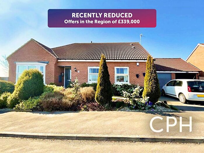 3 Bedroom Property For Sale In South Lea Road, Cayton, YO11