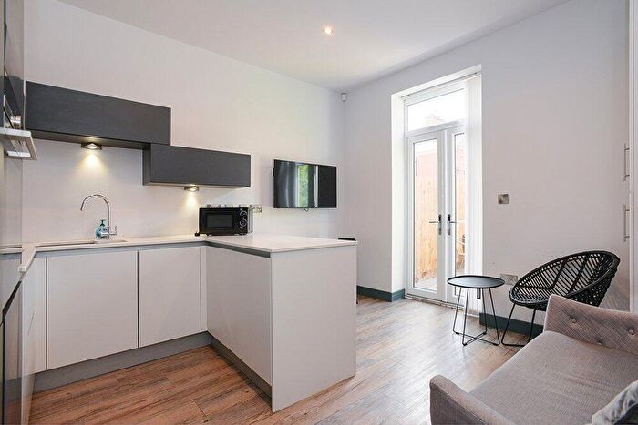 2 Bedroom Flat To Rent In Park Suites, Arboretum, Nottingham, NG7