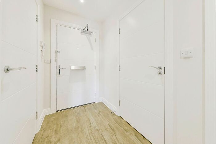 1 Bedroom Flat For Sale In Giles Crescent, Stevenage, Hertfordshire, SG1