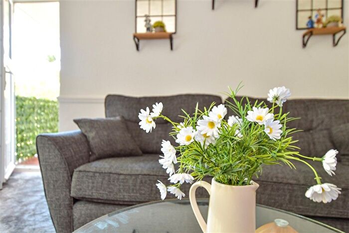 2 Bedroom Flat For Sale In Bentley Way, Woodford Green, Essex, IG8