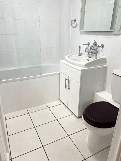 1 Bedroom Flat To Rent In Corporation Street, Islington, N7