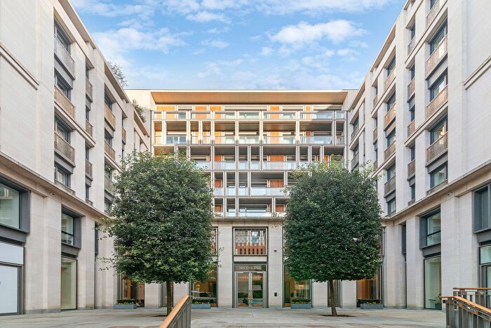 3 Bedroom Flat To Rent In Gladstone House, Strand, London, WC2R