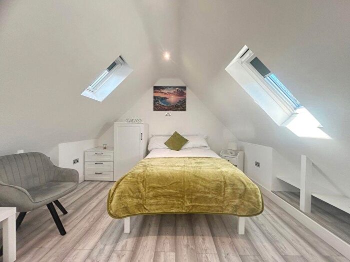 2 Bedroom Flat To Rent In Firth Park Road, S5