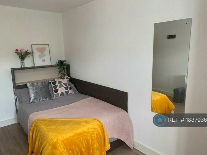 2 Bedroom Flat To Rent In Neuadd Y Castell, Bangor, LL57