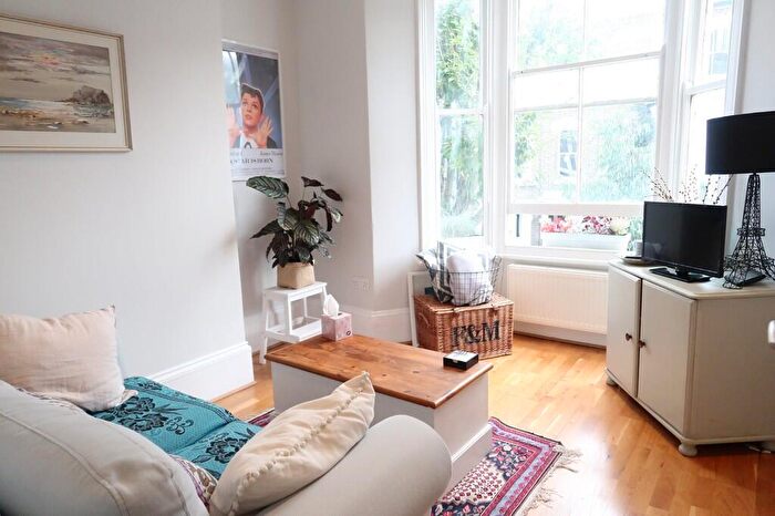 1 Bedroom Apartment To Rent In Fairbridge Road, London, N19