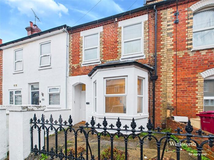 3 Bedroom Terraced House For Sale In De Beauvoir Road, Reading, Berkshire, RG1
