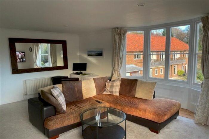 2 Bedroom Flat To Rent In Gate House, Edinburgh Square, Midhurst, GU29