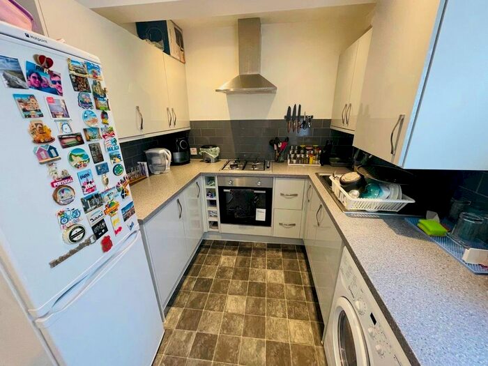 2 Bedroom Flat To Rent In Purves Road, Kensal Rise, NW10