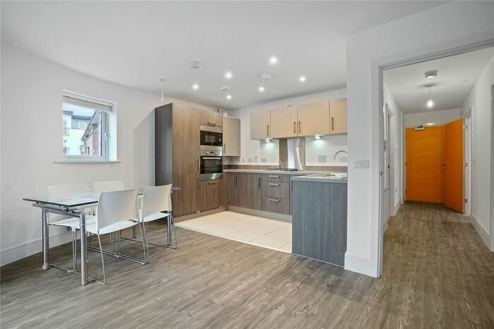 2 Bedroom Flat To Rent In Bowling Green Close, Bletchley, Milton Keynes MK2