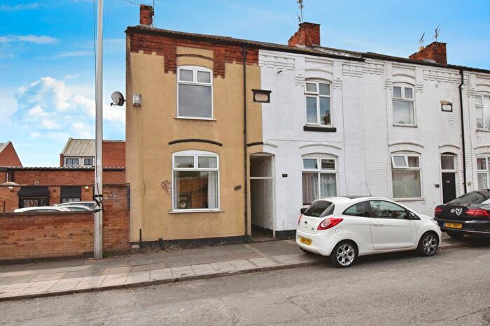 3 Bedroom End Of Terrace House For Sale In Cyprus Road, Aylestone, Leicestershire, LE2