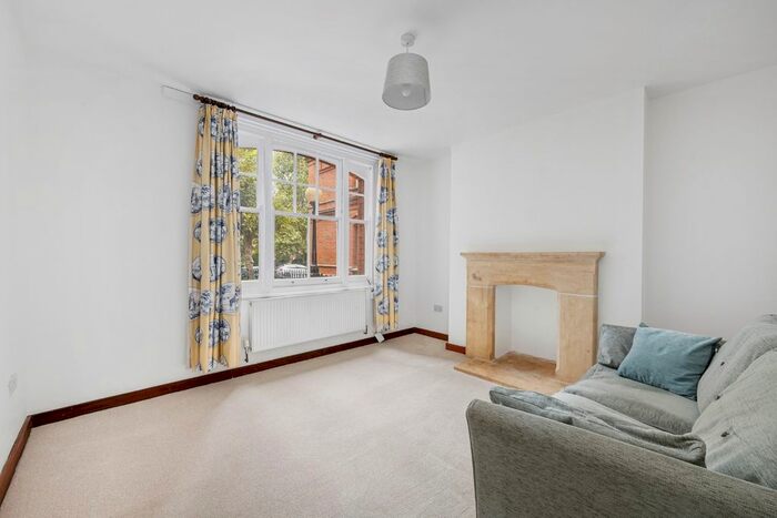 2 Bedroom Flat To Rent In Queen's Club Gardens, London, Greater London, W14