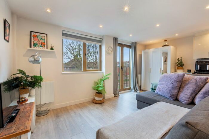 1 Bedroom Flat To Rent In London Road, Cheam, Sutton, SM3