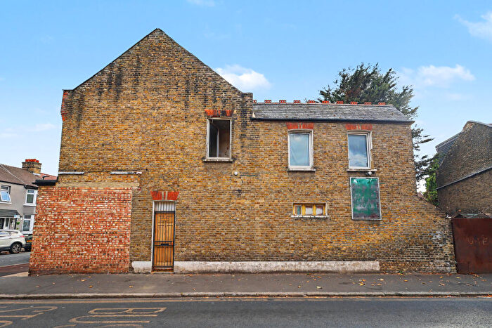 3 Bedroom End Of Terrace House For Sale In Charlemont Road, East Ham, London, E6