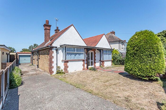 3 Bedroom Bungalow For Sale In George V Avenue, Margate, Kent, CT9