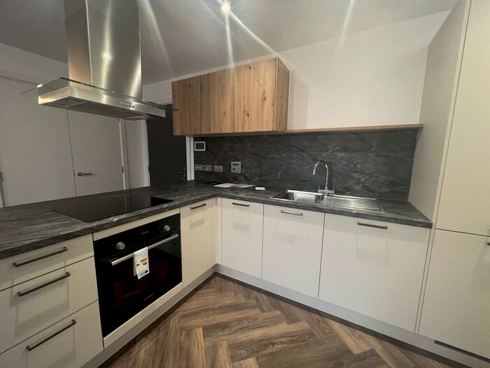 2 Bedroom Flat To Rent In Imperial House, Princes Gate, Solihull, B91