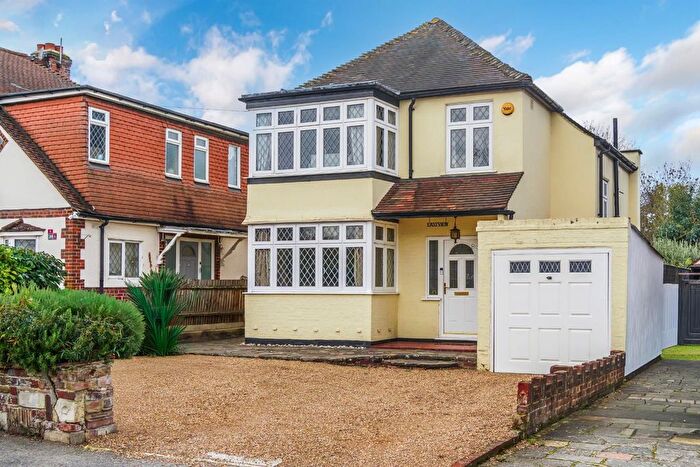 3 Bedroom Detached House For Sale In Glenwood Road, Stoneleigh, KT17