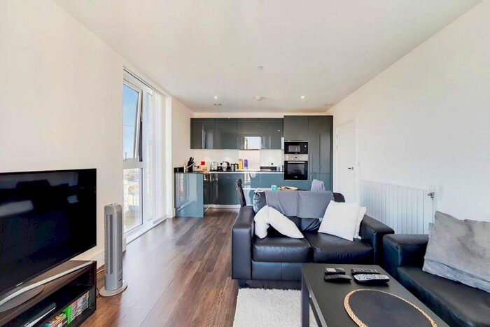 2 Bedroom Flat To Rent In Compton House, Woolwich, London, SE18