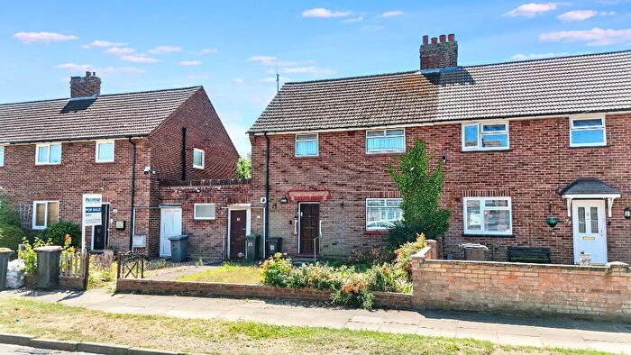 3 Bedroom Semi-Detached House For Sale In Duchess Rd, Bedford, MK42