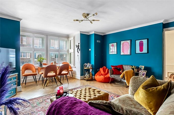 1 Bedroom Flat For Sale In Ferme Park Road, London, N8