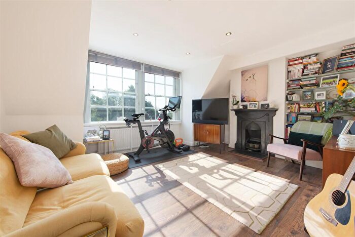 1 Bedroom Apartment For Sale In Langland Gardens, Hampstead, NW3