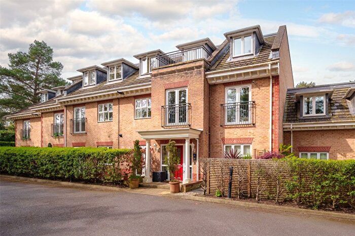 1 Bedroom Flat For Sale In Ardwell Close, Crowthorne, Berkshire, RG45