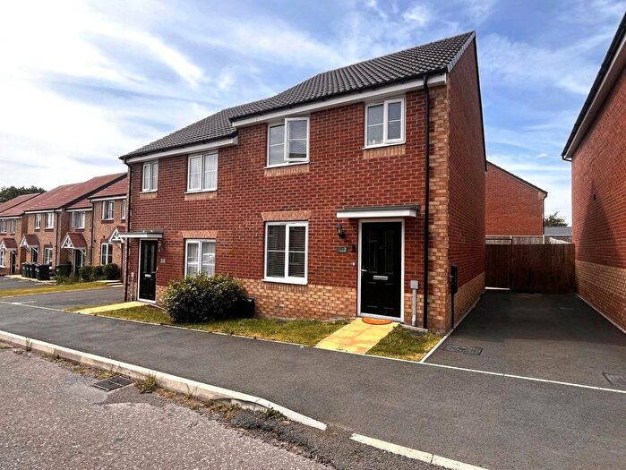 3 Bedroom Semi-Detached House For Sale In Harries Way, Weir Hill, Shrewsbury, Shropshire, SY2