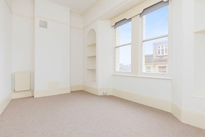 1 Bedroom Flat To Rent In Sussex Square, Brighton, BN2