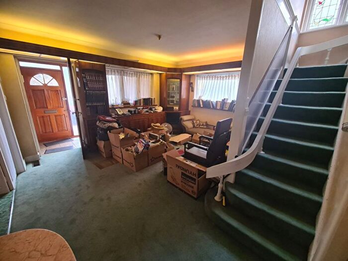 4 Bedroom Detached House For Sale In Mayfield Gardens, Hendon, London, NW4