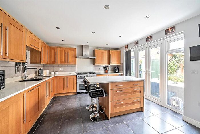 5 Bedroom Detached House For Sale In Exmoor Avenue, Biggleswade, SG18