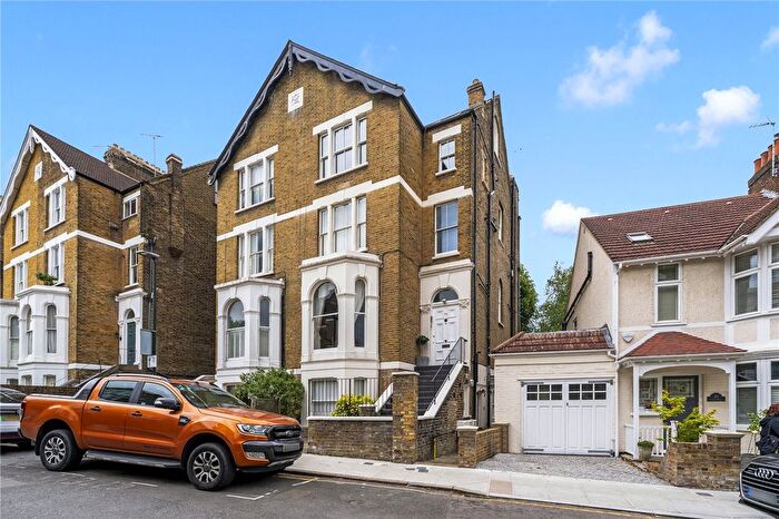 3 Bedroom Flat For Sale In Onslow Road, Richmond, Surrey, TW10