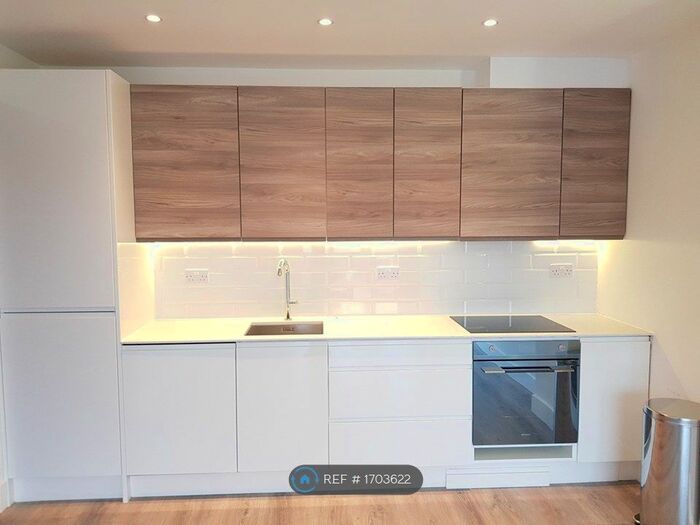 2 Bedroom Flat To Rent In Oak Apartments, London, E9