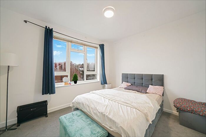 2 Bedroom Flat To Rent In London Road, London, SW16