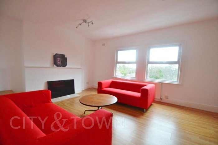 4 Bedroom Maisonette To Rent In Hartham Road, London, N7