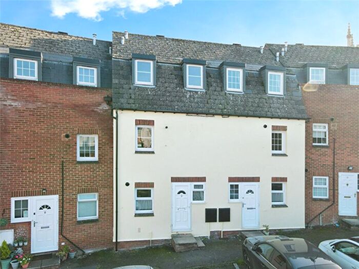 2 Bedroom Apartment For Sale In Pollys Yard, Newport Pagnell, Buckinghamshire, MK16