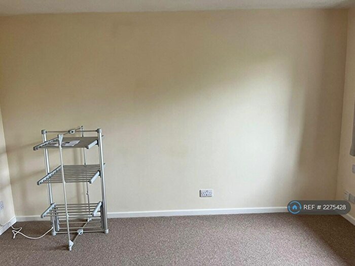 1 Bedroom Flat To Rent In Pettingrew Close, Walnut Tree, Milton Keynes, MK7