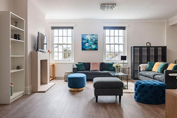 3 Bedroom Flat To Rent In Warwick Gardens, London, W14