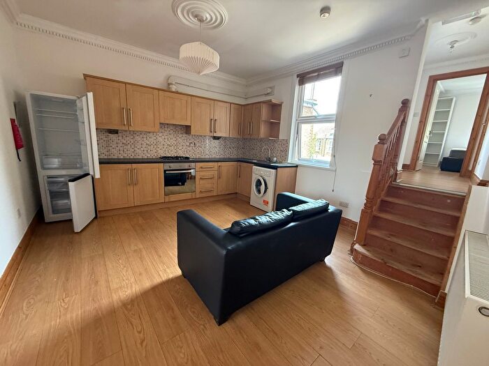 3 Bedroom Flat To Rent In Oldhill Street, London, N16