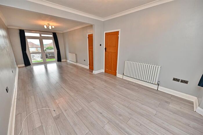 4 Bedroom Semi-Detached House To Rent In Strafford Avenue, Clayhall, IG5