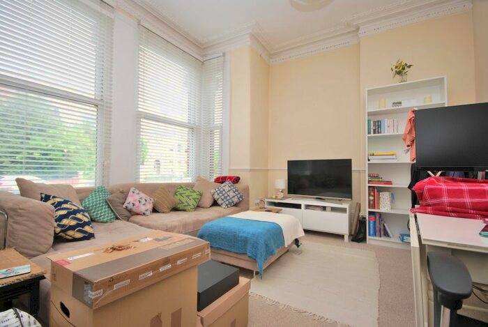 1 Bedroom Flat To Rent In Thurlow Park Road, London, SE21