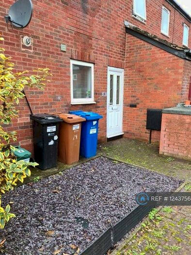 2 Bedroom Flat To Rent In Buckingham Way, Stockport, SK2