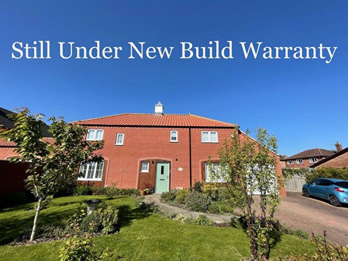 4 Bedroom Link Detached House For Sale In Manor Park, Legbourne, Louth, LN11