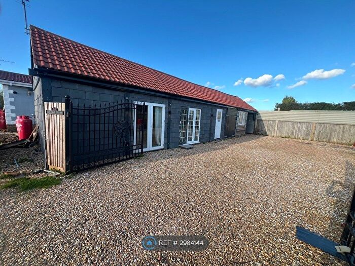 3 Bedroom Bungalow To Rent In The Paddocks, Farnham, GU10