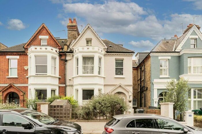 2 Bedroom Flat To Rent In Wellesley Road, London, W4
